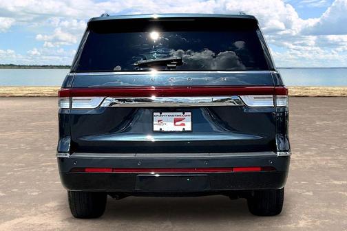 Blue Metallic 2022 Lincoln Navigator Reserve
