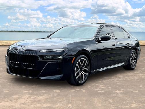 Black Sapphire Metallic 2023 BMW 760 i xDrive