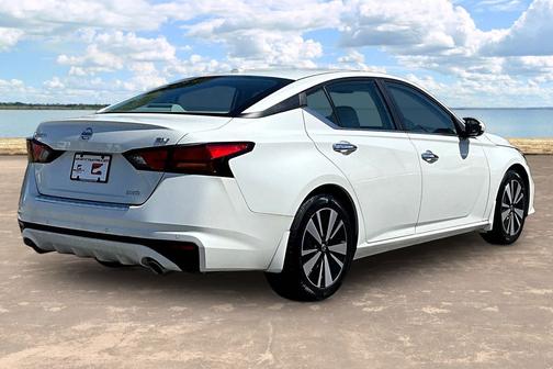 Pearl White Tricoat 2022 Nissan Altima 2.5 SV