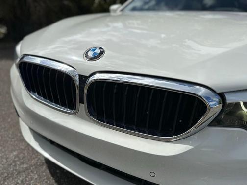 Alpine White 2018 BMW 530 i