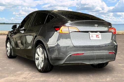 Gray 2024 Tesla Model Y Long Range
