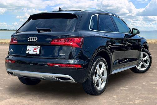 Mythos Black Metallic 2020 Audi Q5 40 Premium Plus