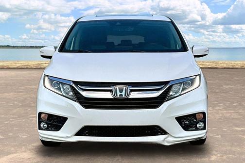 White Diamond Pearl 2019 Honda Odyssey EX-L