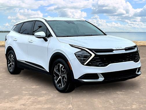 Glacial White Pearl 2024 Kia Sportage EX