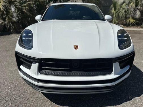 White 2023 Porsche Macan