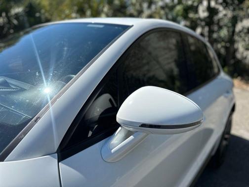 White 2023 Porsche Macan