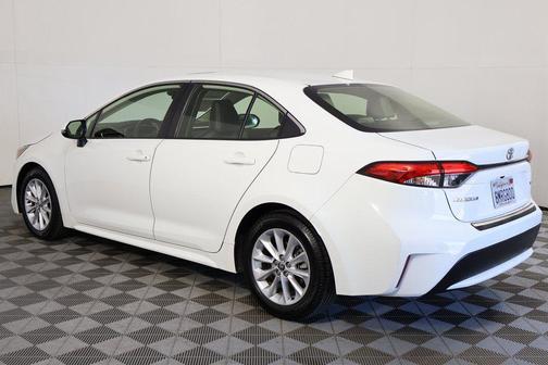 Super White 2020 Toyota Corolla XLE