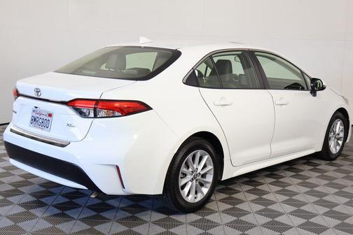 Super White 2020 Toyota Corolla XLE