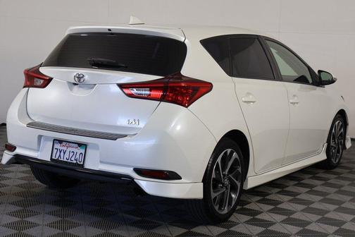 Blizzard Pearl 2017 Toyota Corolla iM Base