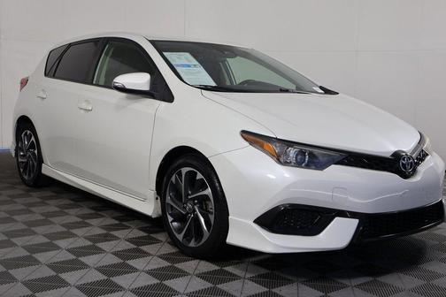 Blizzard Pearl 2017 Toyota Corolla iM Base