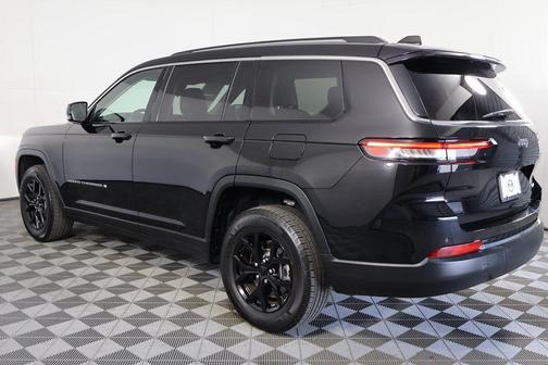 Diamond Black Crystal Pearlcoat 2023 Jeep Grand Cherokee L Limited