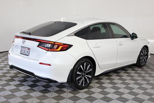 Platinum White 2022 Honda Civic EX-L