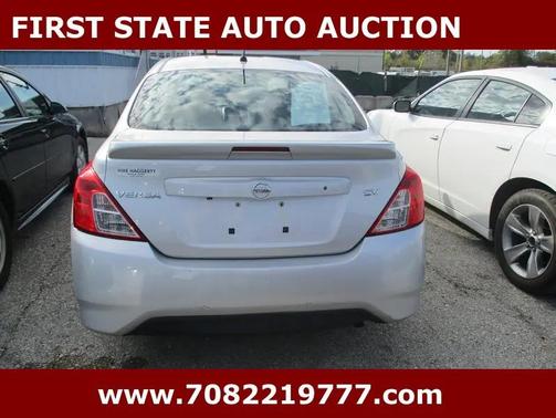 Brilliant Silver Metallic 2019 Nissan Versa 1.6 SV