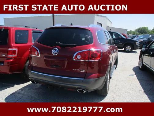 Red 2008 Buick Enclave CXL