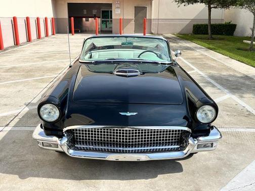 1957 Ford Thunderbird