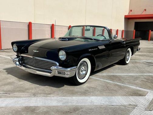 1957 Ford Thunderbird