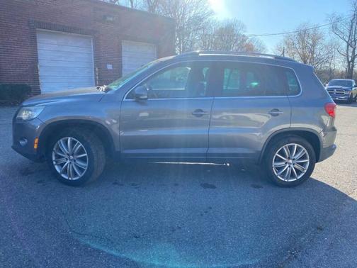 Alpine Gray Metallic 2011 Volkswagen Tiguan 2WD 4dr SEL