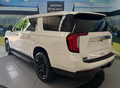 2022 GMC Yukon XL SLT