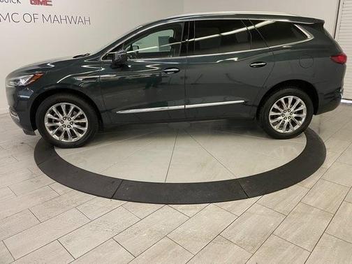 Photo 2 of 32 of 2018 Buick Enclave Premium