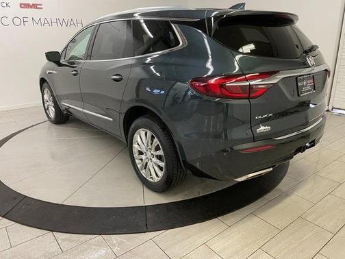 Photo 3 of 32 of 2018 Buick Enclave Premium