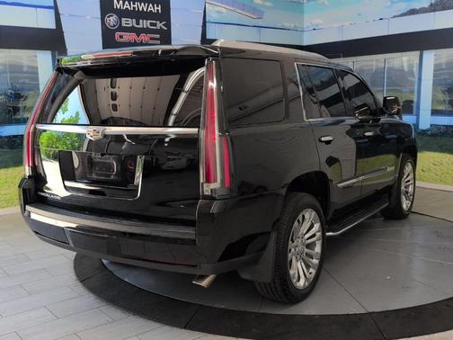 2020 Cadillac Escalade Luxury