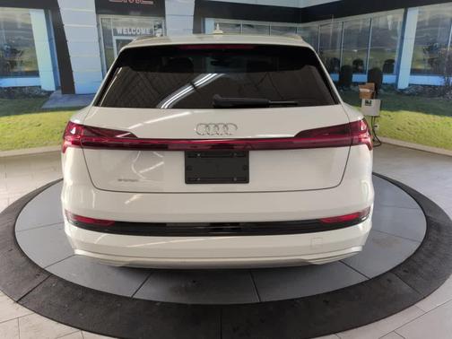 2019 Audi e-tron Premium Plus