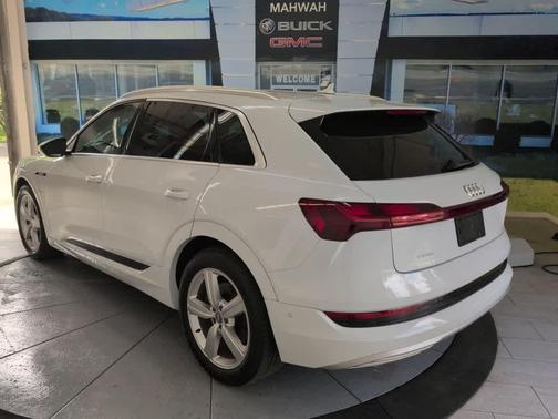 2019 Audi e-tron Premium Plus