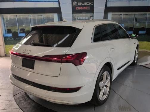 2019 Audi e-tron Premium Plus