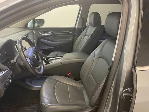 Photo 4 of 27 of 2019 Buick Enclave Essence