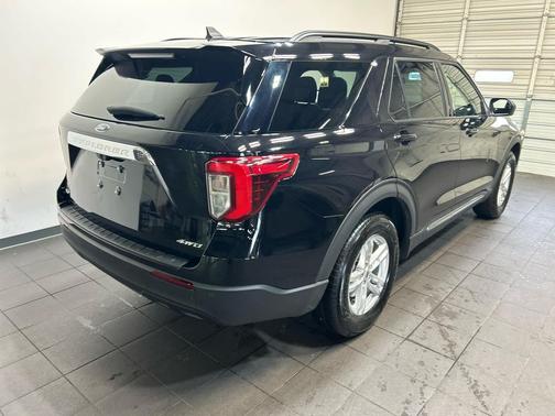 Agate Black Metallic 2022 Ford Explorer XLT