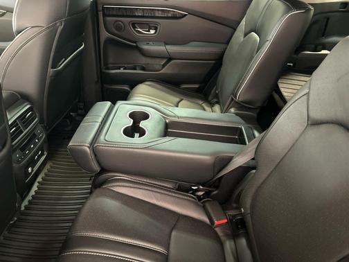 Platinum White Pearl 2023 Honda Pilot AWD Elite