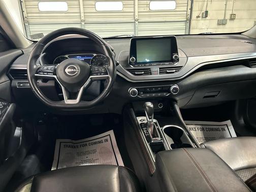 Brilliant Silver Metallic 2023 Nissan Altima SR FWD