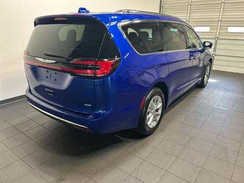 Ocean Blue Metallic 2021 Chrysler Pacifica Touring L
