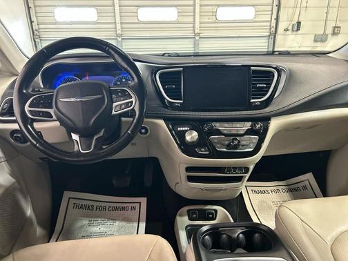 Ocean Blue Metallic 2021 Chrysler Pacifica Touring L