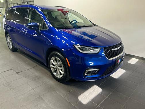 Ocean Blue Metallic 2021 Chrysler Pacifica Touring L