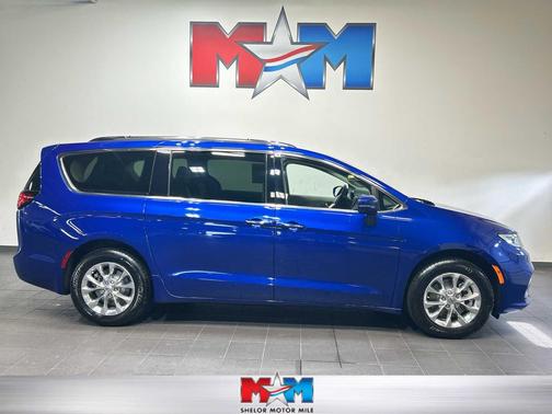 Ocean Blue Metallic 2021 Chrysler Pacifica Touring L