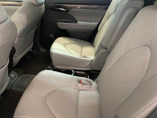 2023 Toyota Highlander Platinum