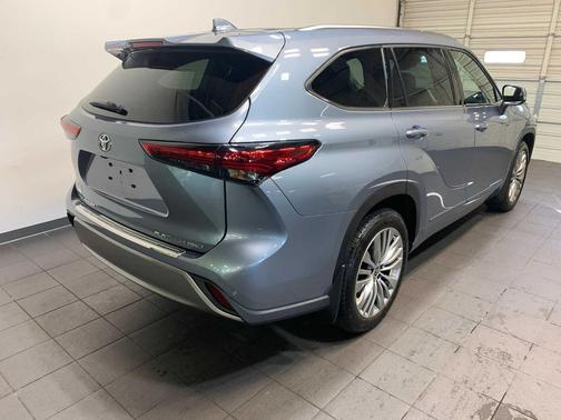 2023 Toyota Highlander Platinum