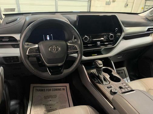 2023 Toyota Highlander Platinum