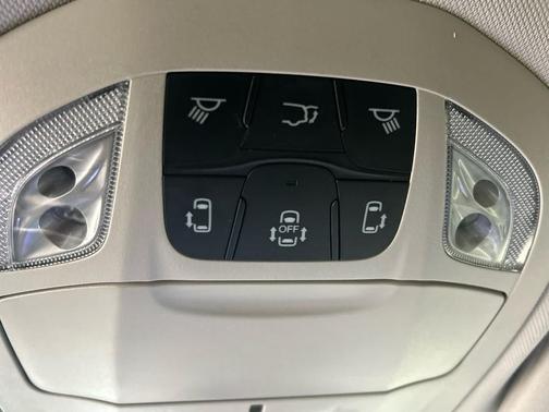 Silver Mist Clearcoat 2024 Chrysler Voyager LX