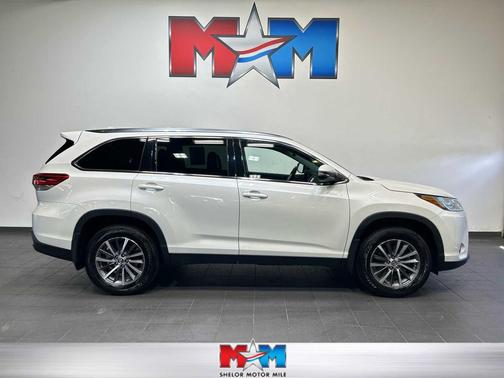 Blizzard Pearl 2019 Toyota Highlander XLE