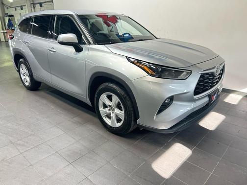 Celestial Silver Metallic 2022 Toyota Highlander LE