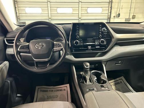 Celestial Silver Metallic 2022 Toyota Highlander LE