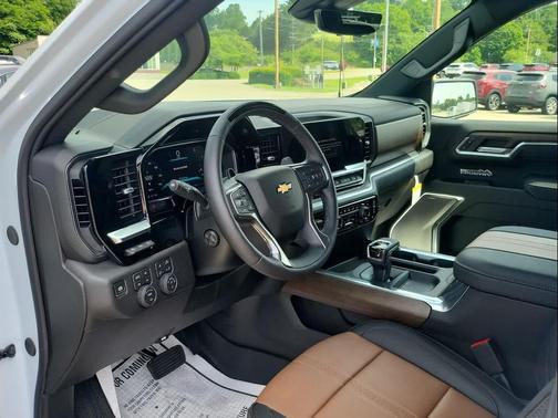 Polar White Tricoat 2026 Chevrolet Silverado 1500 High Country