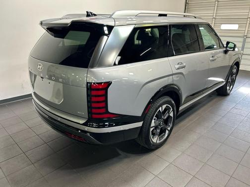 Shimmering Silver 2027 Hyundai Palisade Hybrid Limited 7P
