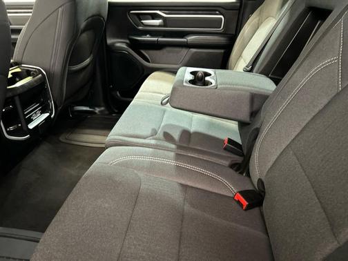 Diamond Black Crystal Pearlcoat 2022 RAM 1500 Big Horn/Lone Star