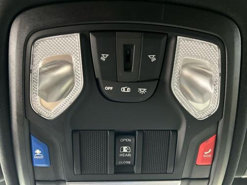 Diamond Black Crystal Pearlcoat 2022 RAM 1500 Big Horn/Lone Star