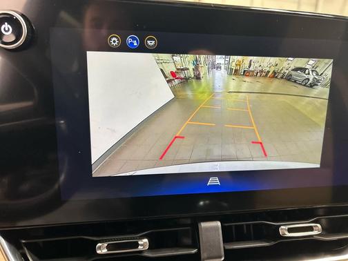 Polar White Tricoat 2026 Chevrolet Equinox AWD ACTIV
