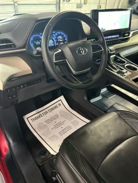 Ruby Flare Pearl 2025 Toyota Sienna Platinum