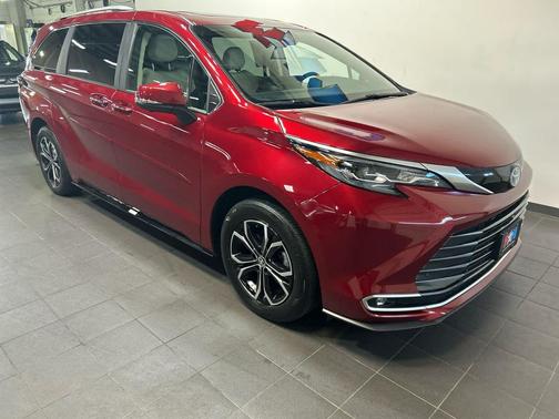Ruby Flare Pearl 2025 Toyota Sienna Platinum
